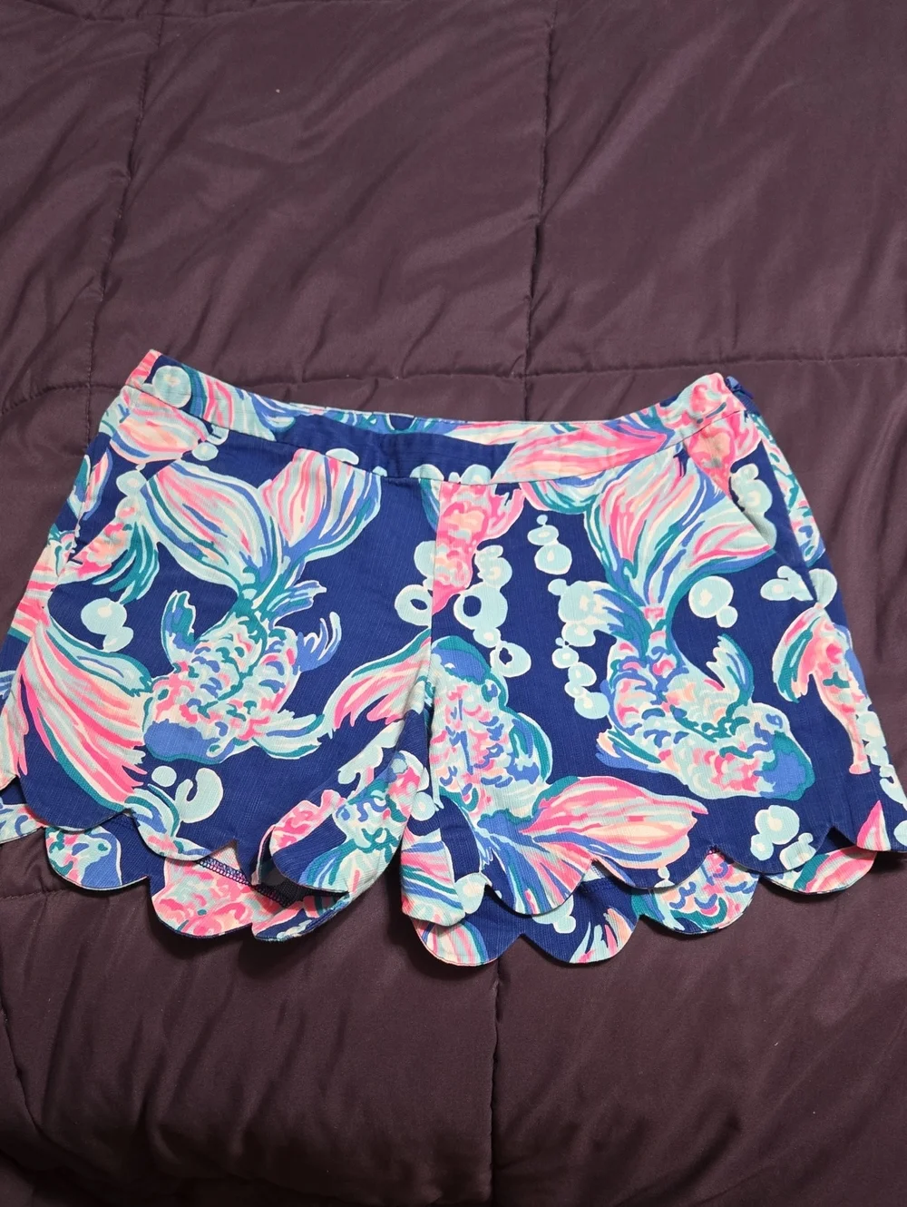 Lilly Pulitzer Navy Scallop Hem Shorts with Pink & Aqua Fish Motif Size 00
